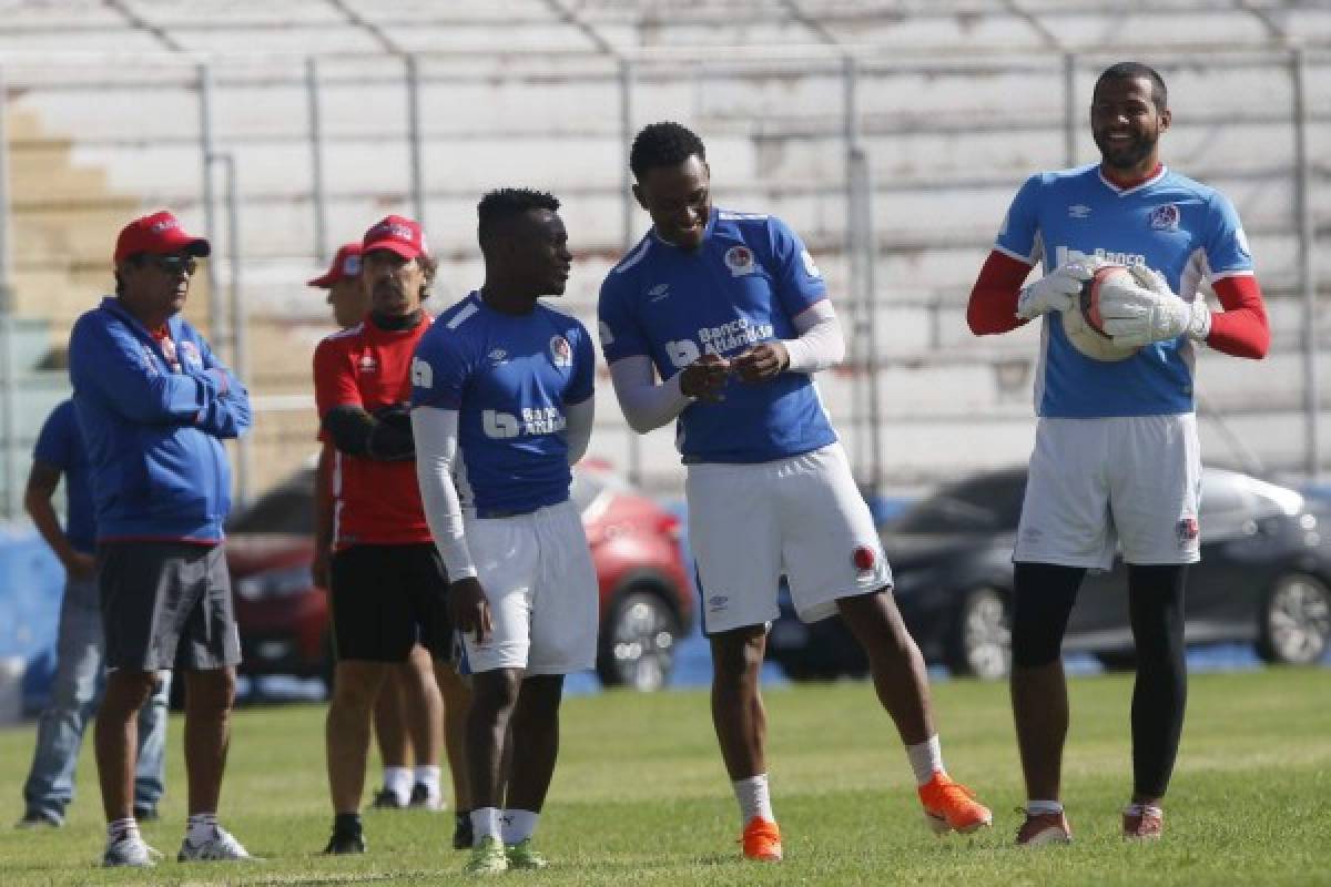 El primer 11 de Pedro Troglio con Olimpia que se midió a la UPNFM