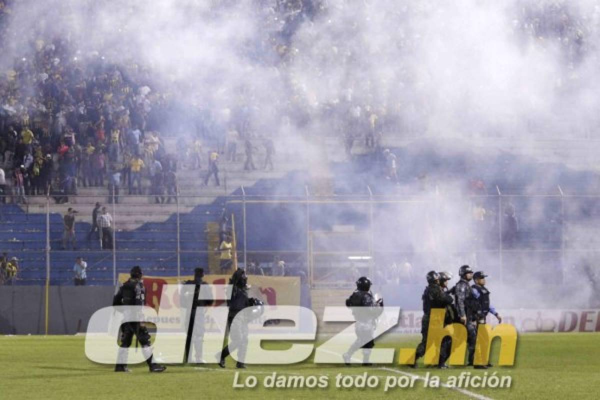 Impactantes imágenes: Terror y drama en el estadio Morazán tras actos vandálicos