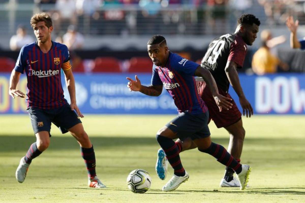SANTA CLARA, CA - AUGUST 04: Malcom Silva #26 of FC Barcelona takes the ball away from Franck Kessié #79 of AC Milan during the International Champions Cup match at Levi's Stadium on August 4, 2018 in Santa Clara, California. Lachlan Cunningham/Getty Images/AFP== FOR NEWSPAPERS, INTERNET, TELCOS & TELEVISION USE ONLY ==