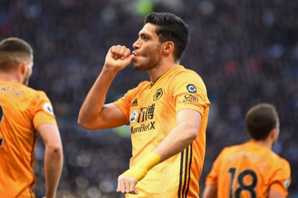 Wolverhampton Wanderers' Mexican striker Raul Jimenez celebrates after scoring their third goal during the English Premier League football match between Tottenham Hotspur and Wolverhampton Wanderers at the Tottenham Hotspur Stadium in London, on March 1, 2020. (Photo by DANIEL LEAL-OLIVAS / AFP) / RESTRICTED TO EDITORIAL USE. No use with unauthorized audio, video, data, fixture lists, club/league logos or 'live' services. Online in-match use limited to 120 images. An additional 40 images may be used in extra time. No video emulation. Social media in-match use limited to 120 images. An additional 40 images may be used in extra time. No use in betting publications, games or single club/league/player publications. /