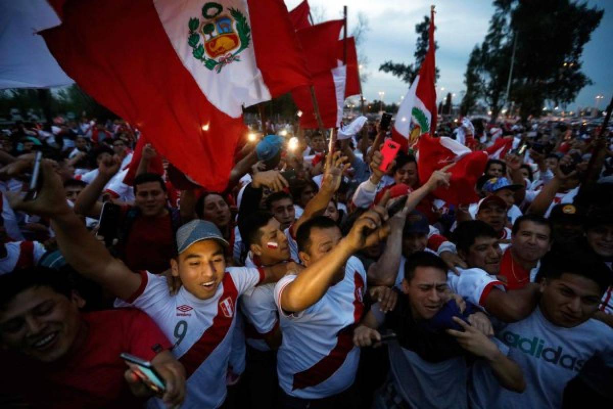 ¡DE LOCOS! Peruanos se toman las calles de Buenos Aires, Argentina y preparan carnaval