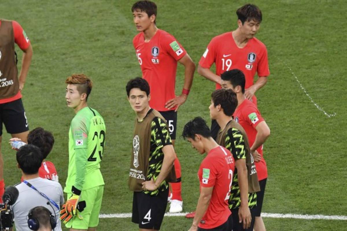 NO SE VIO EN TV: La impactante foto de presidente de Corea con capitán de su selección