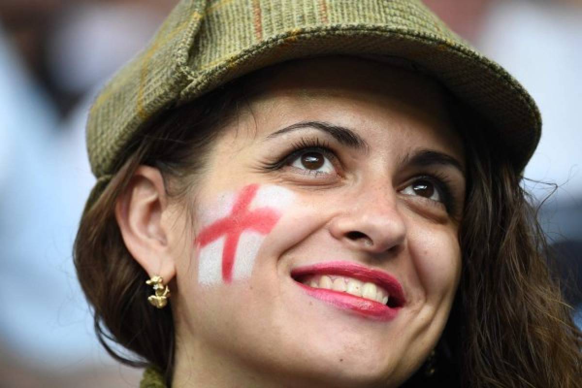 FOTOS: Las bellas aficionadas inglesas y croatas en Luzhniki Stadium