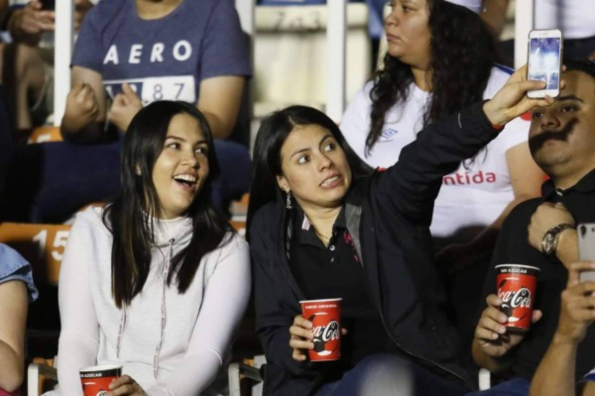 FOTOS: Las hermosas chicas que invadieron el estadio Nacional