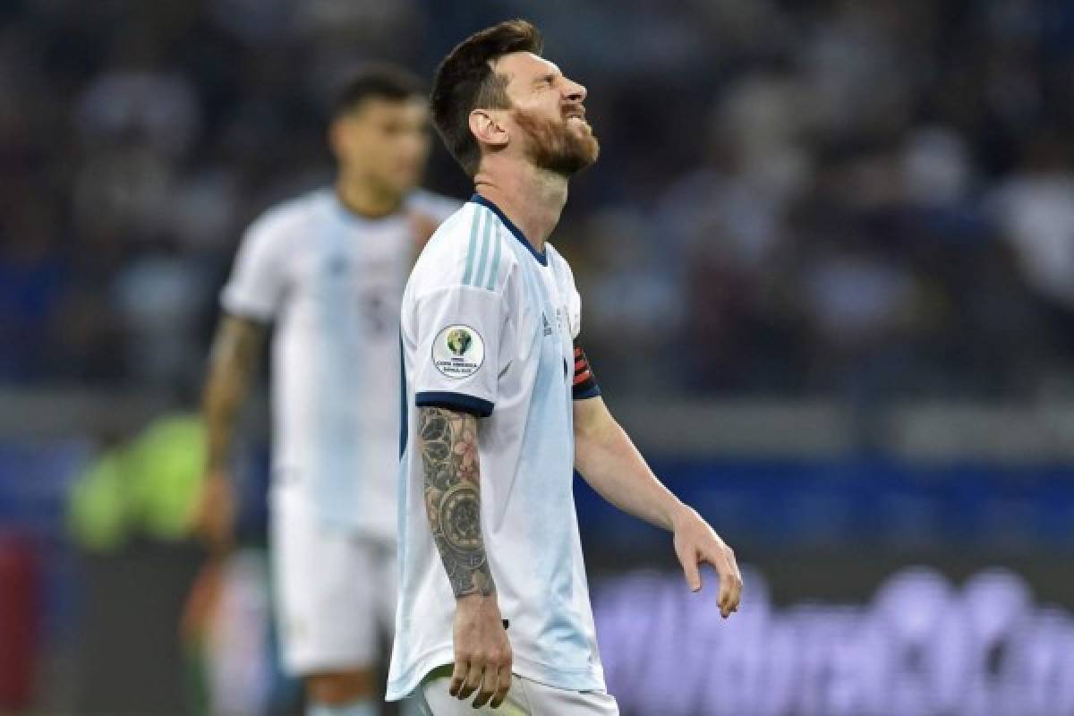 NO SE VIO EN TV: La pancarta a Cristiano, las bellas paraguayas y la bronca de Messi