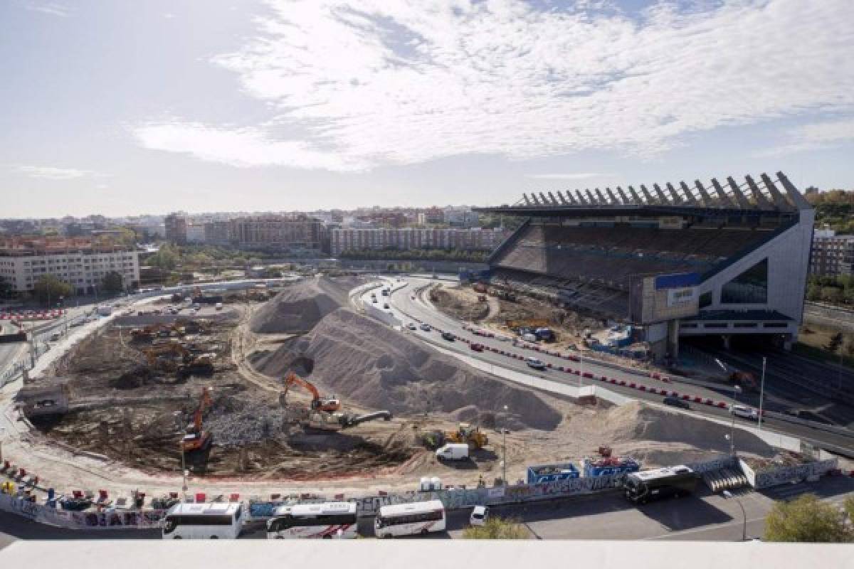 Lo que queda: El estadio Vicente Calderón, convertido en una carretera más en Madrid