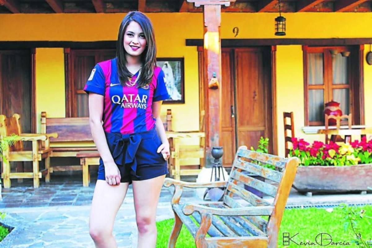 FOTOS: Alejandra Alcántara, la aficionada del Olimpia, Barcelona y admiradora de Messi
