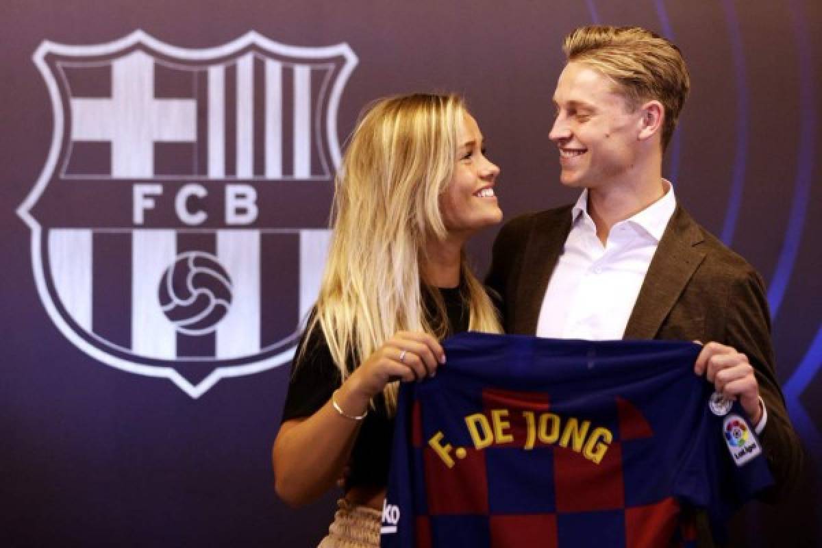 La bella novia de Frenkie De Jong deslumbró en la presentación del jugador en el Camp Nou