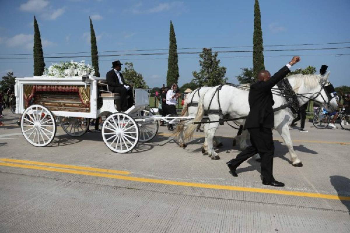 Las dolorosas imágenes del funeral de George Floyd: su último adiós y será enterrado al lado de su madre