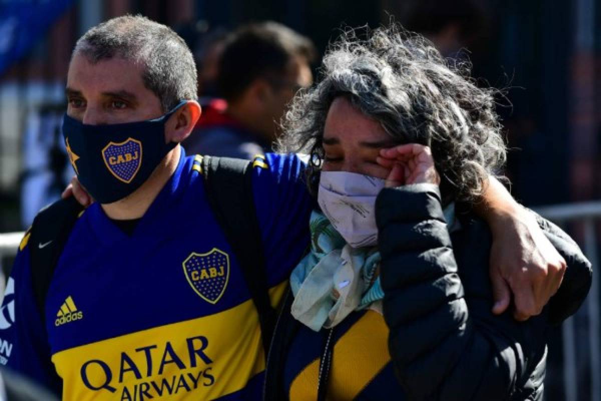Desgarrador y todos llorando: Así le dieron el último adiós a Diego Maradona en Argentina  