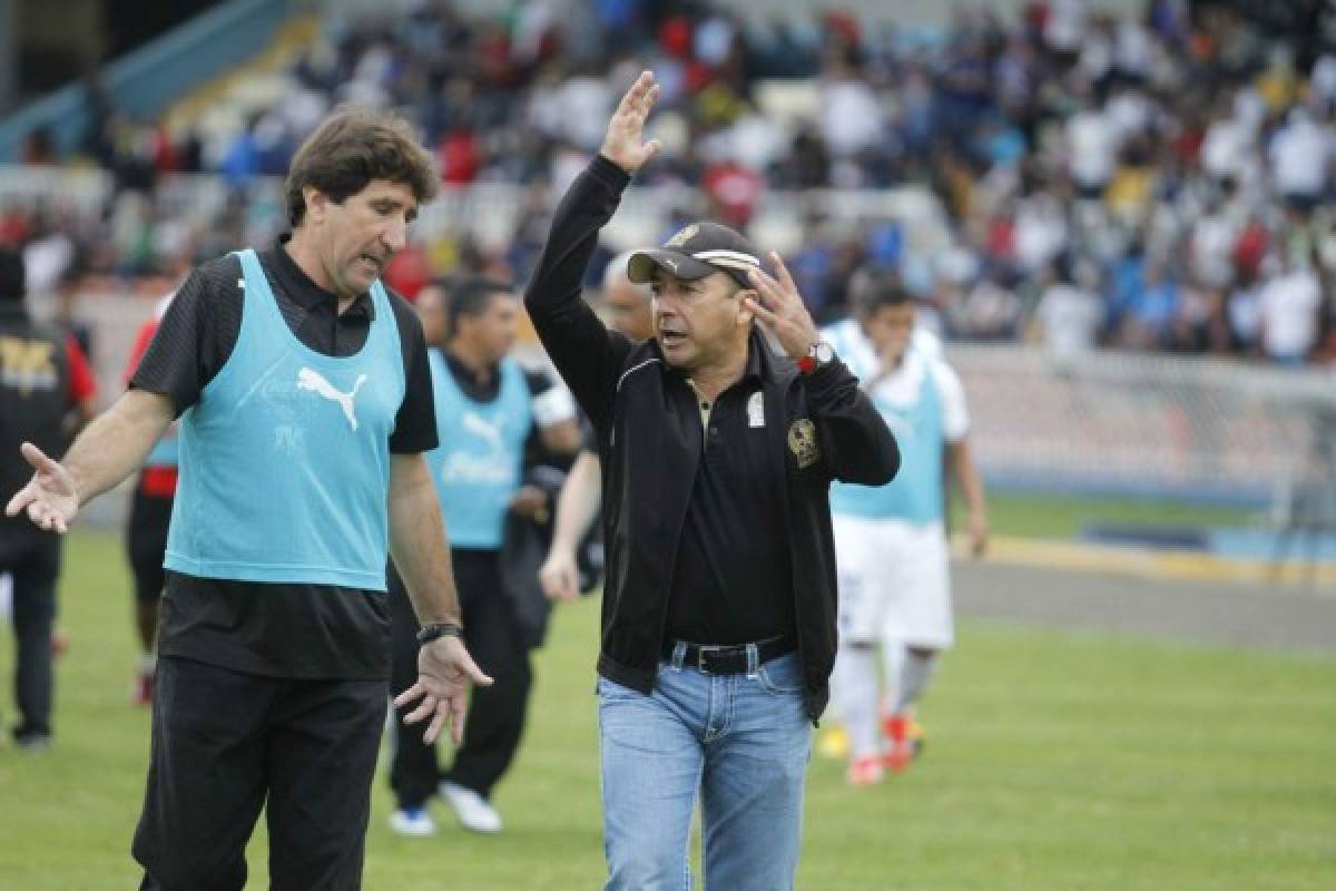¡Ahora suma una con Troglio! Las grandes polémicas de Héctor Vargas en Liga Nacional de Honduras