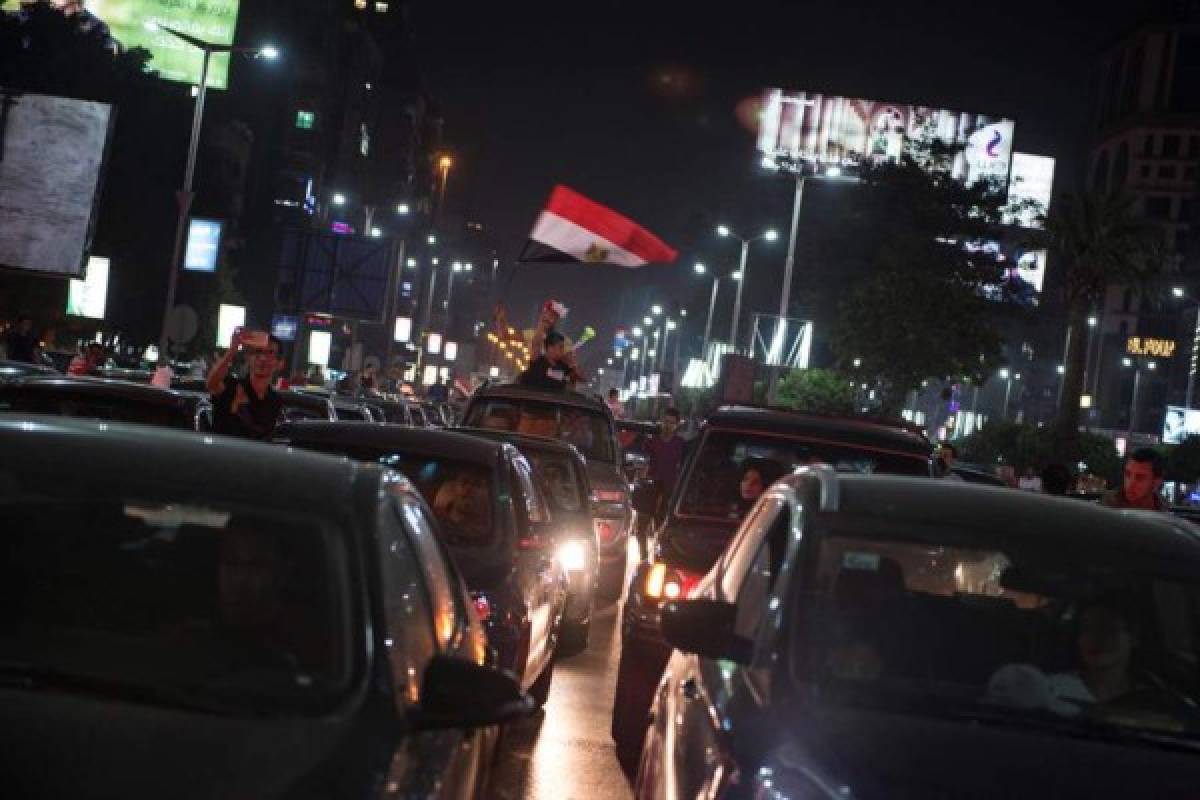 ¡UNA LOCURA! Las calles de Egipto se inundaron de personas celebrando el pase a Rusia-2018