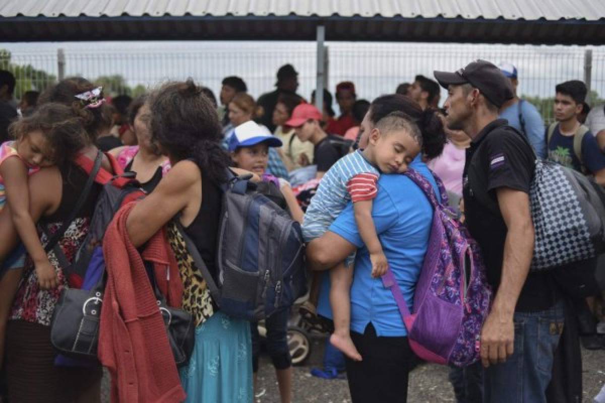 FOTOS: Sufrimiento y cansancio, así va la caravana de migrantes de hondureños