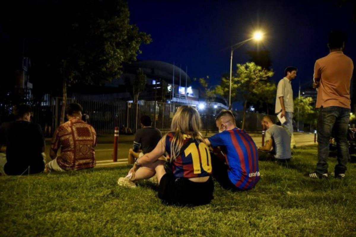 ¡Desgarrador! Lloran la partida de Lionel Messi en el Camp Nou: 'Barcelona en conmoción mundial'
