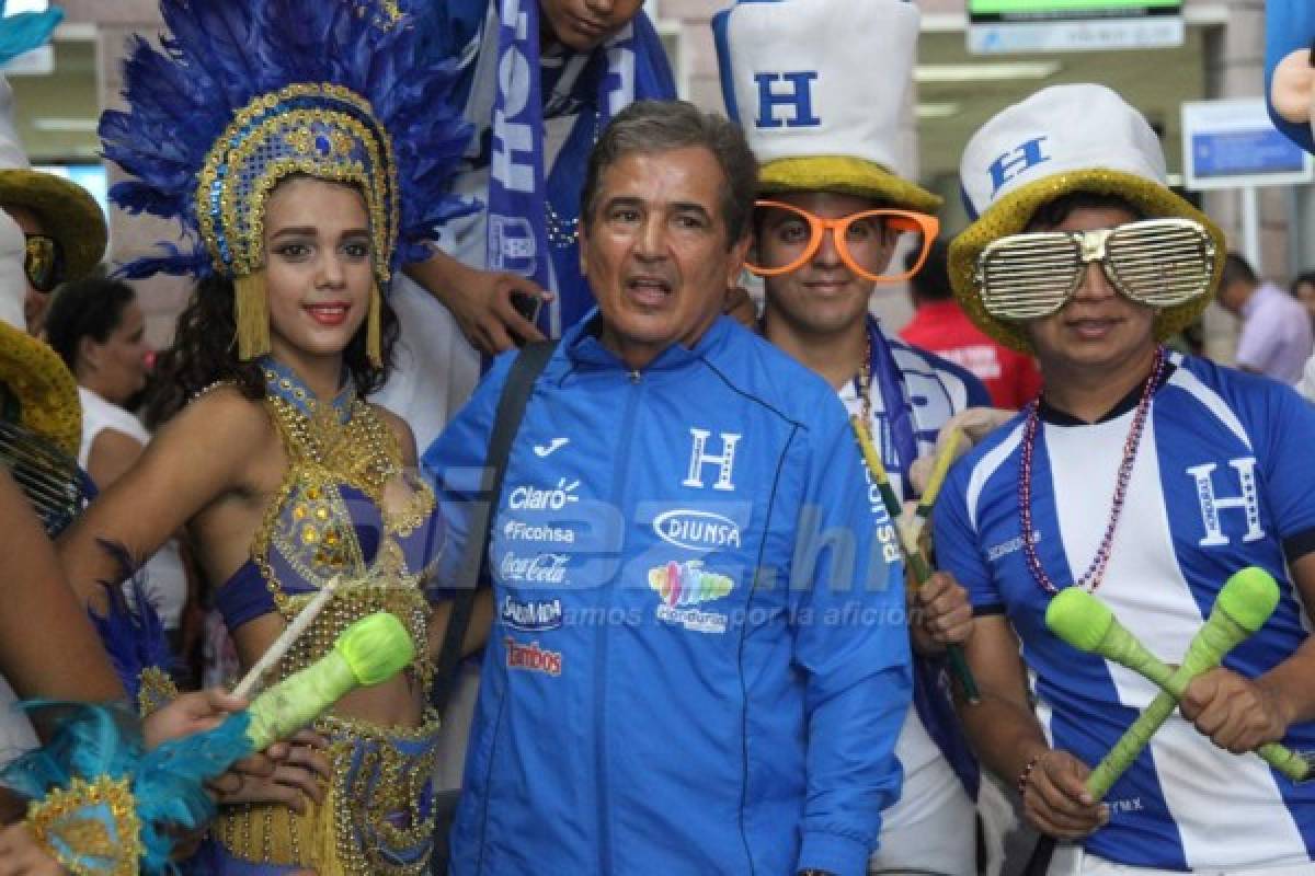 Bombos, chicas y gran ambiente en partida de Honduras a Costa Rica