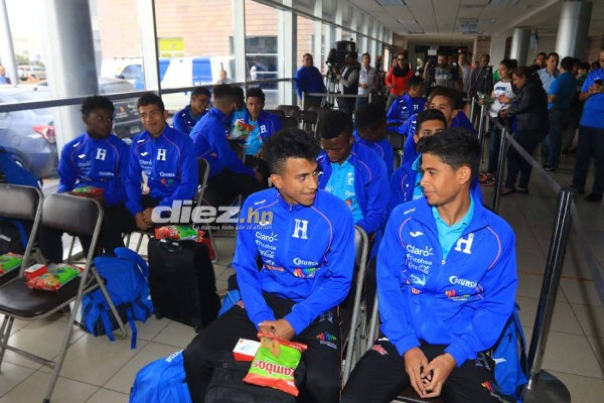 La Sub-20 de Honduras es recibida con pancartas, abrazos y homenaje