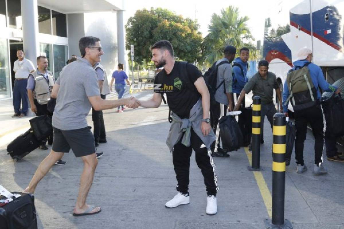 ¡Dos con mascarilla! Las imágenes de la llegada de Seattle Sounders a Honduras