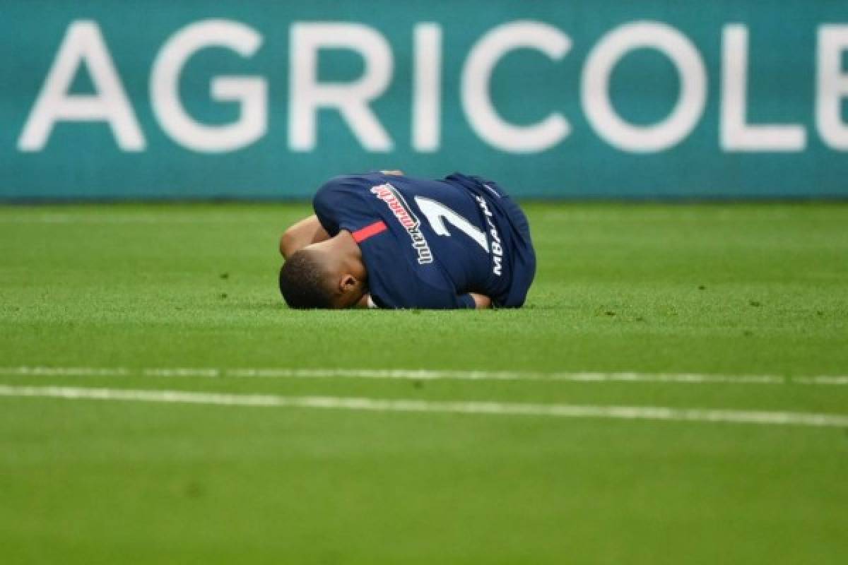 Fotos: Mbappé, entre lágrimas y en muletas, la tremenda pelea por su lesión y el festejo del PSG