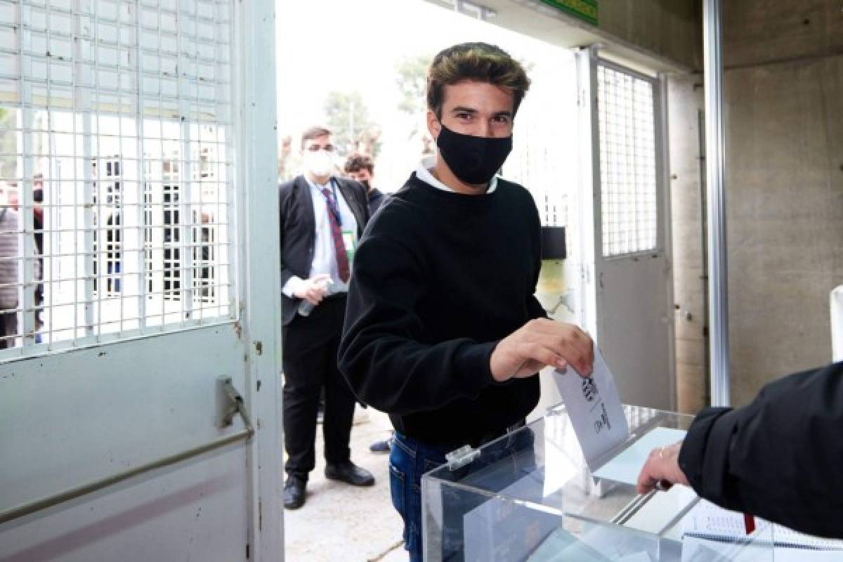 ¿Quién acompañó a Messi? y foto del recuerdo: Así votaron los futbolistas en las elecciones de Barcelona    