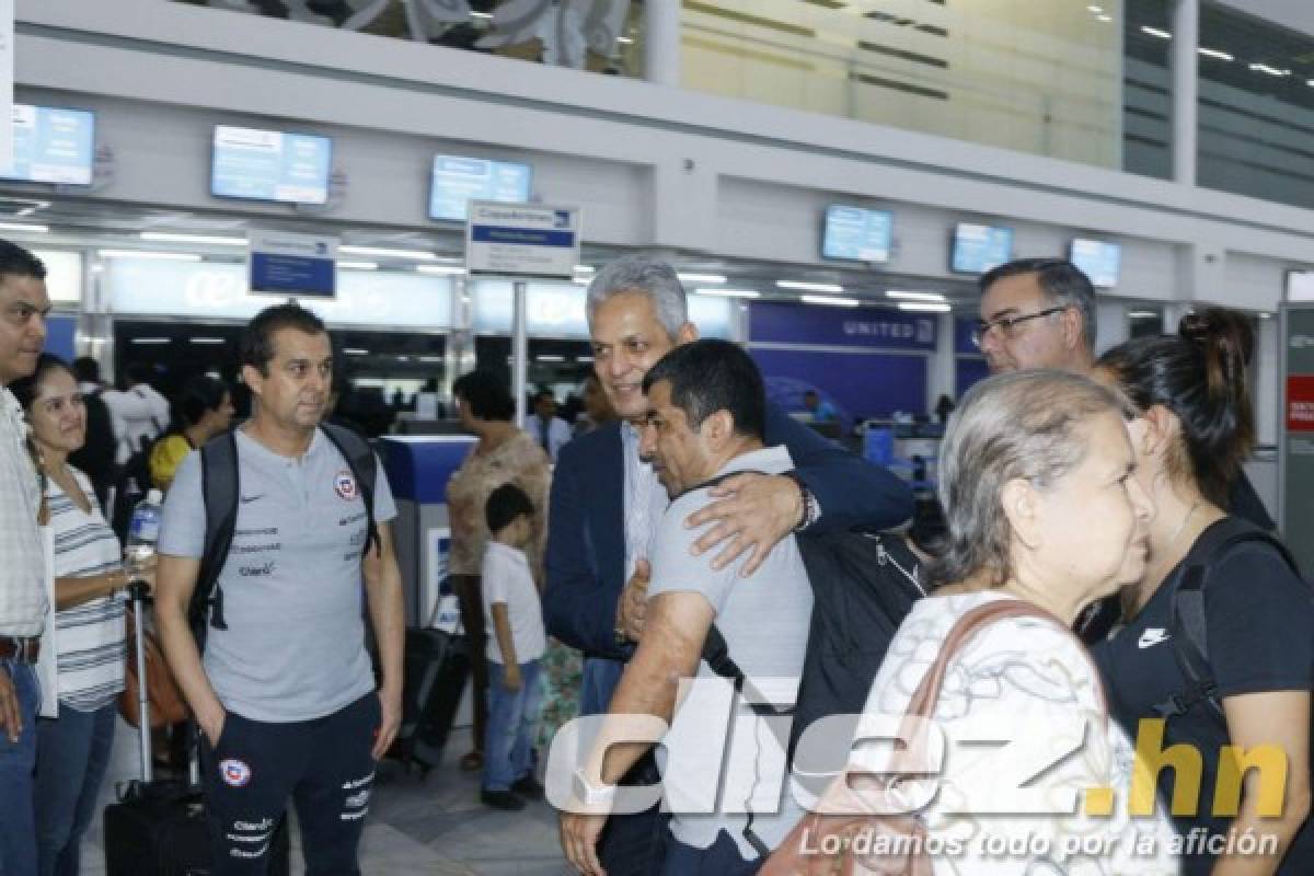 Con una visita sorpresiva: Emotiva despedida a Reinaldo Rueda, Elis y Chirinos en el aeropuerto