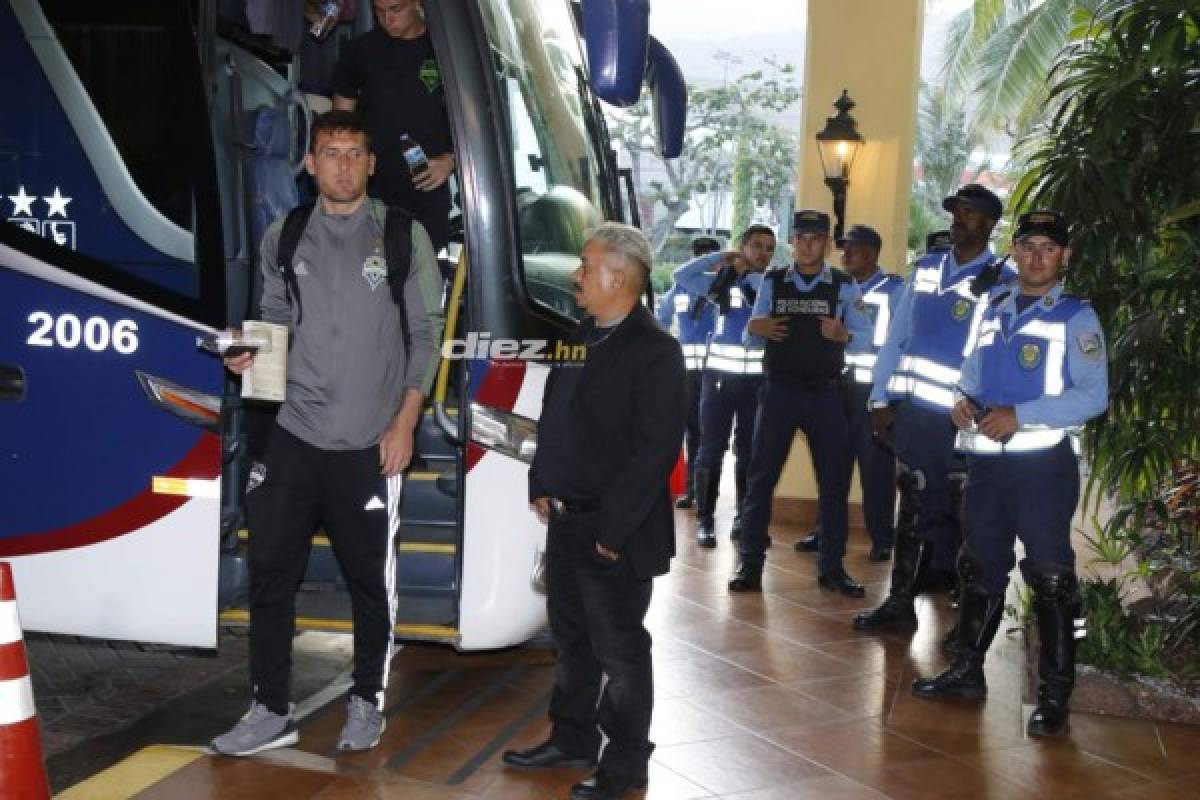 ¡Dos con mascarilla! Las imágenes de la llegada de Seattle Sounders a Honduras