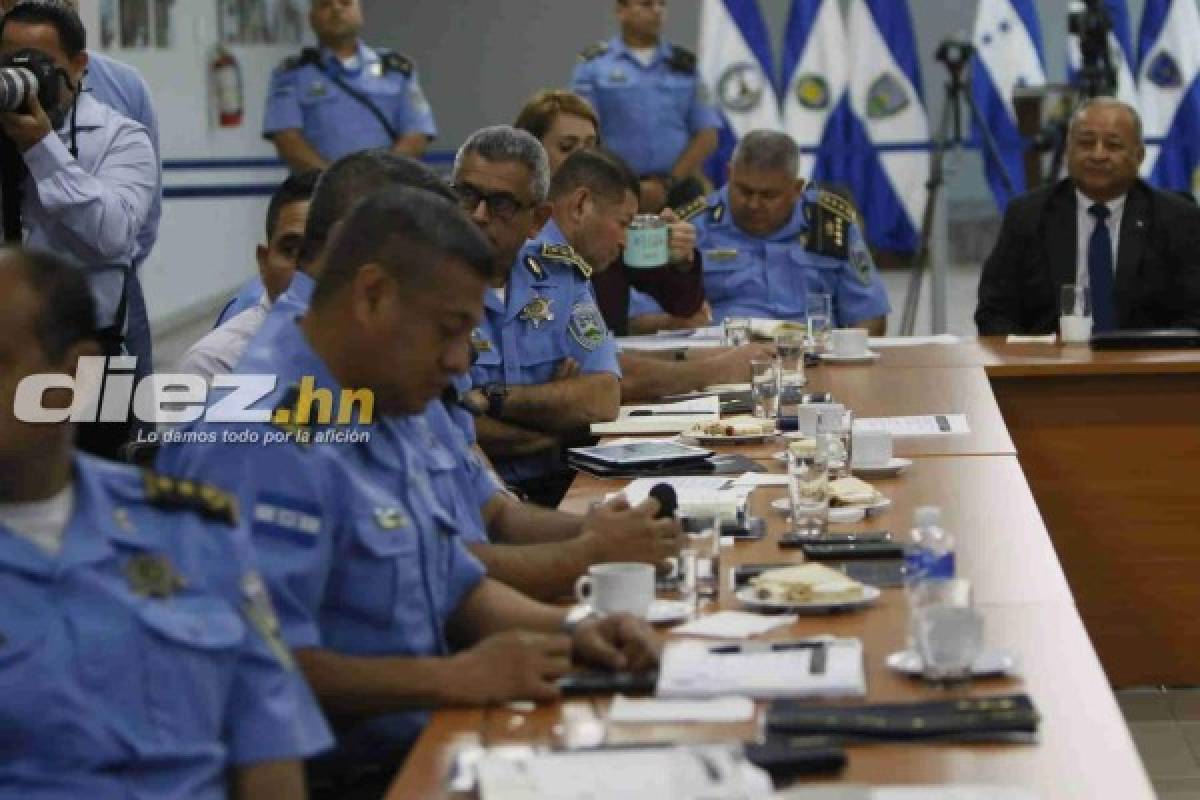 FOTOS: Así fue la reunión entre Fenafuth, Liga Nacional, policía y presidente por el tema de violencia