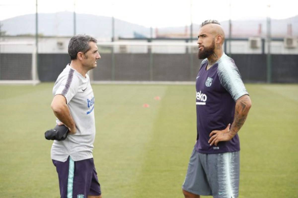 Así recibieron a Arturo Vidal en su primer entrenamiento con el FC Barcelona