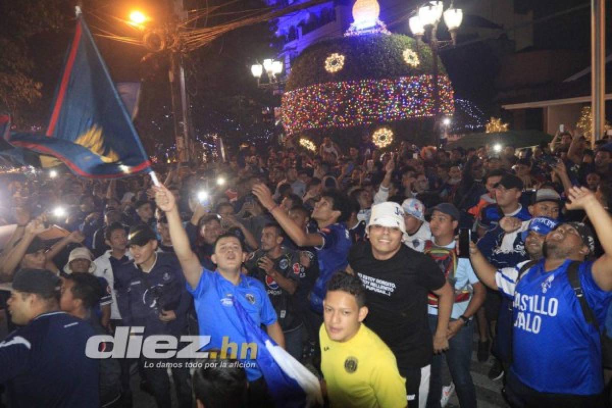 ¡Locura azul! Afición de Motagua y el banderazo previo a la final de la Liga Concacaf