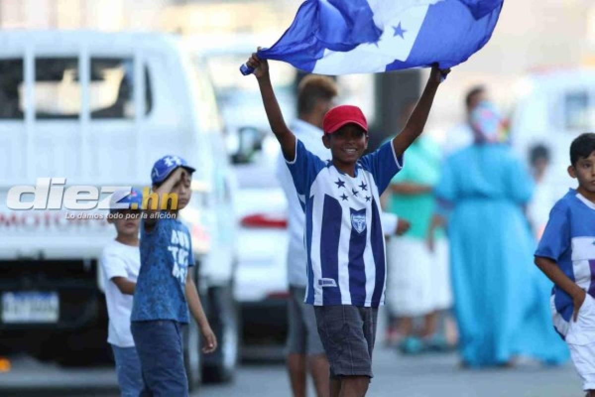 FOTOS: El ambiente que se vive en el Nacional para el partido entre Honduras y Puerto Rico