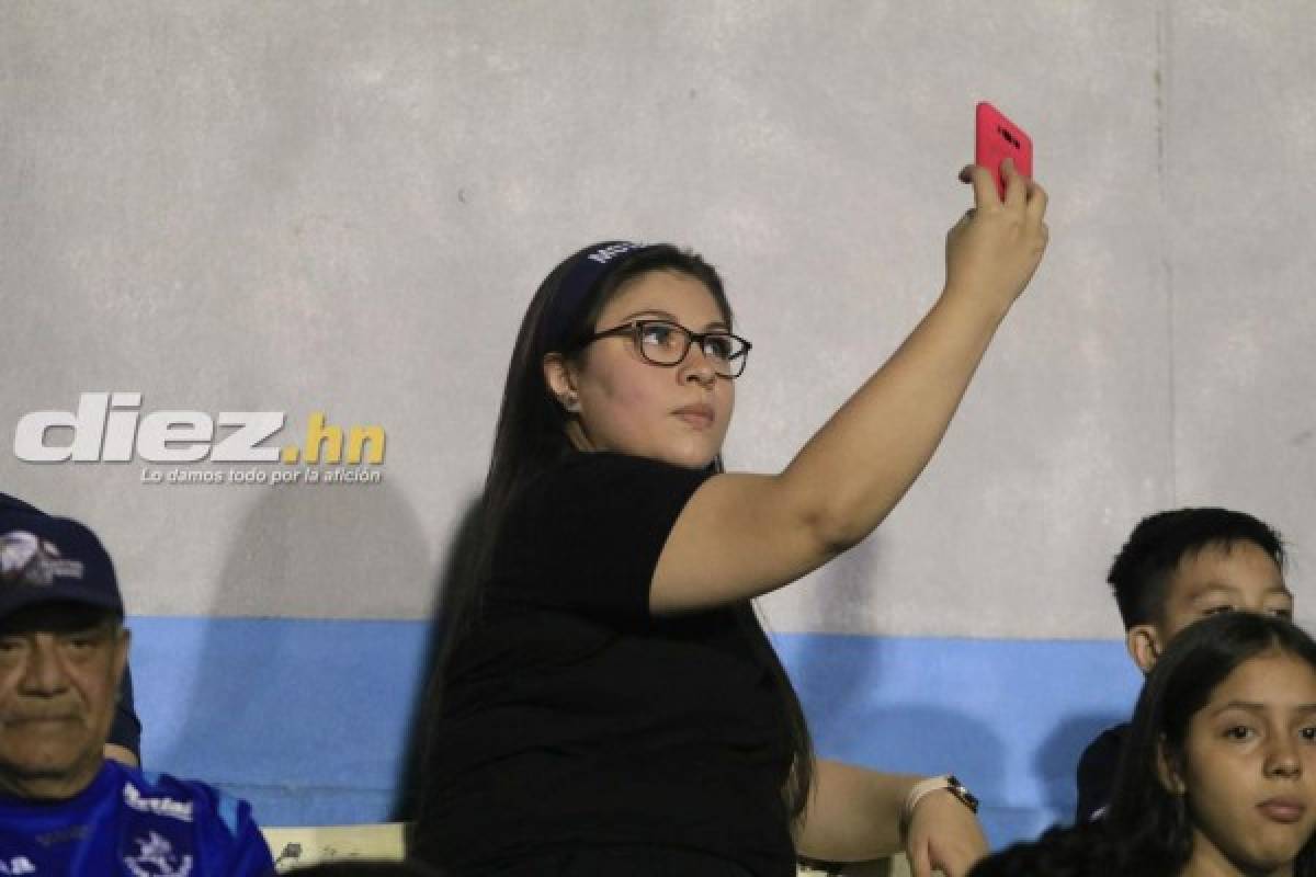 ¡Deslumbran! Las bellas hinchas del Motagua se roban la miradas en el estadio Nacional