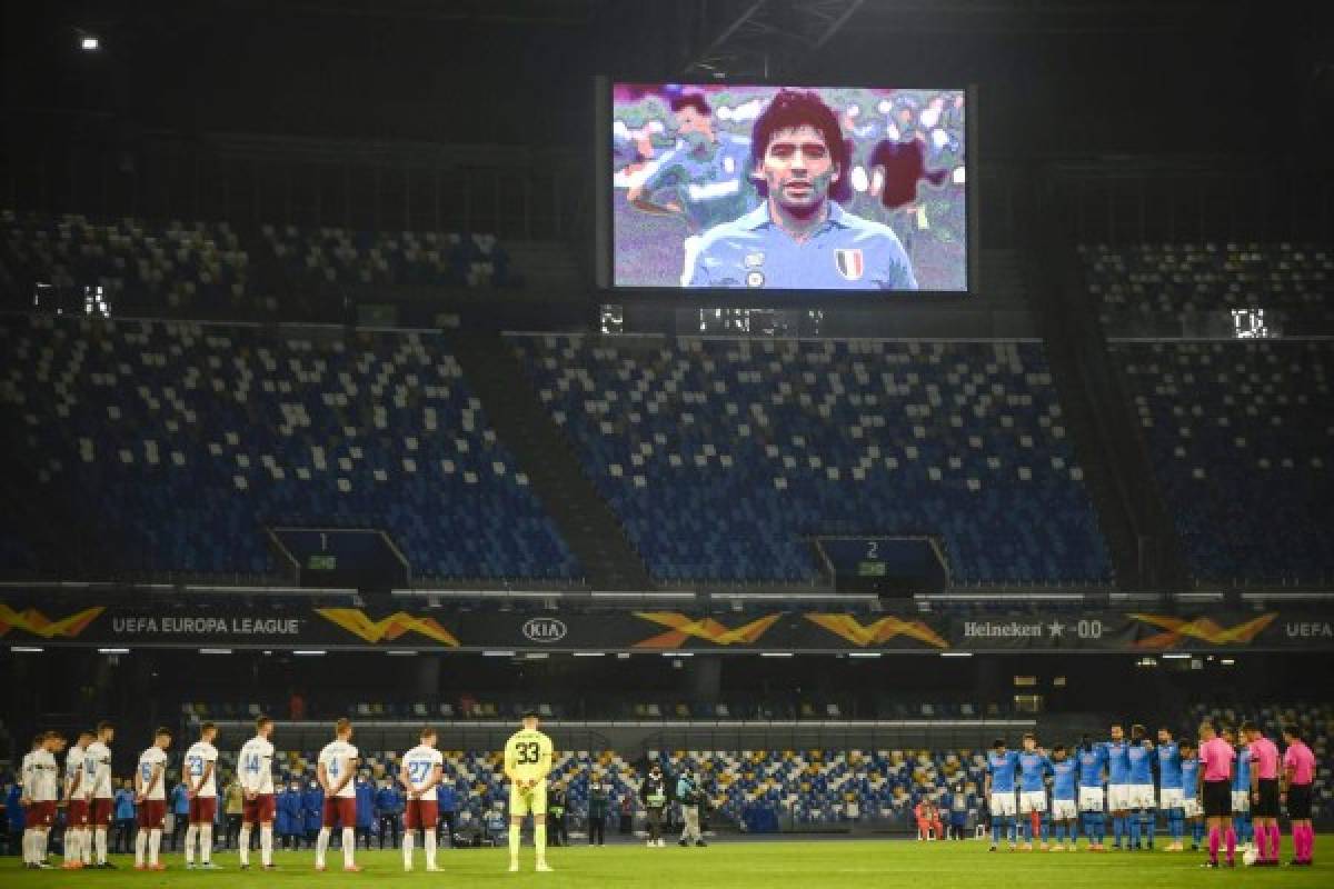 Así fue el impresionante homenaje del Nápoles a Diego Maradona: Locura y todos con la '10'