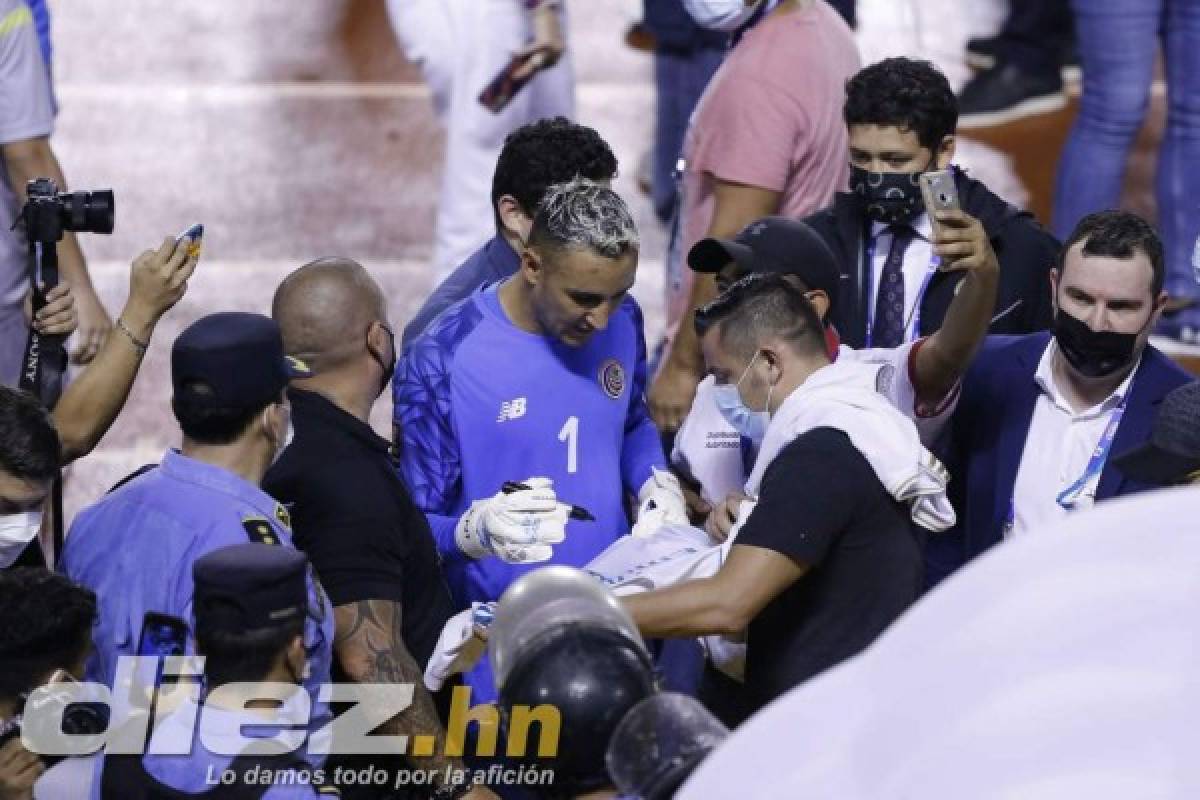 El gran gesto de Keylor Navas, locura total por tomarse fotos y su plática con 'Rambo' de León