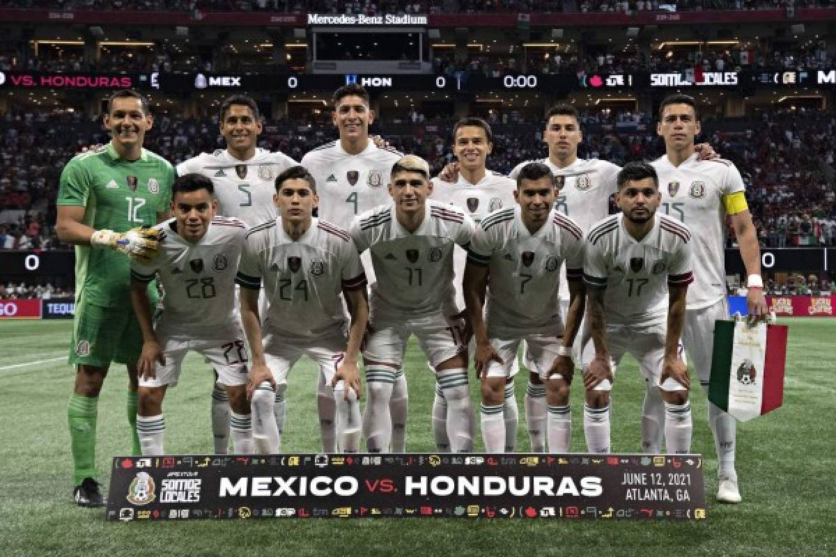 Patadas, agarrones y el espontáneo defendido por futbolistas: Las mejores fotos del Honduras-México en Atlanta