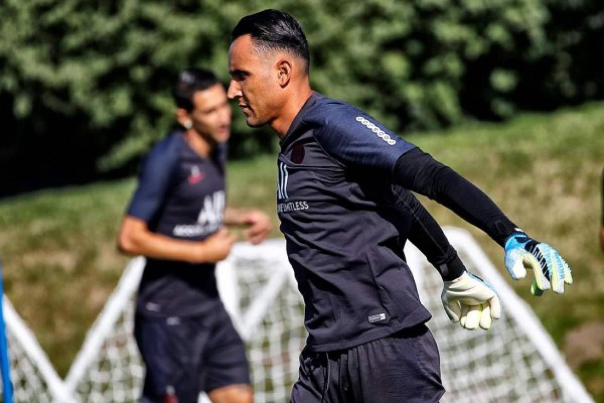 Así recibieron a Keylor Navas en el PSG: El abrazo de Di María y sus primeras atajadas