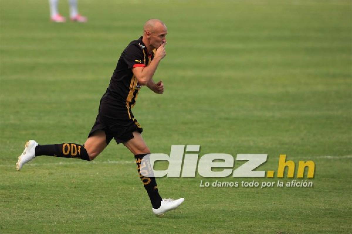 Así se despidió Julio 'Palomo” Rodríguez en su último partido con Real España.