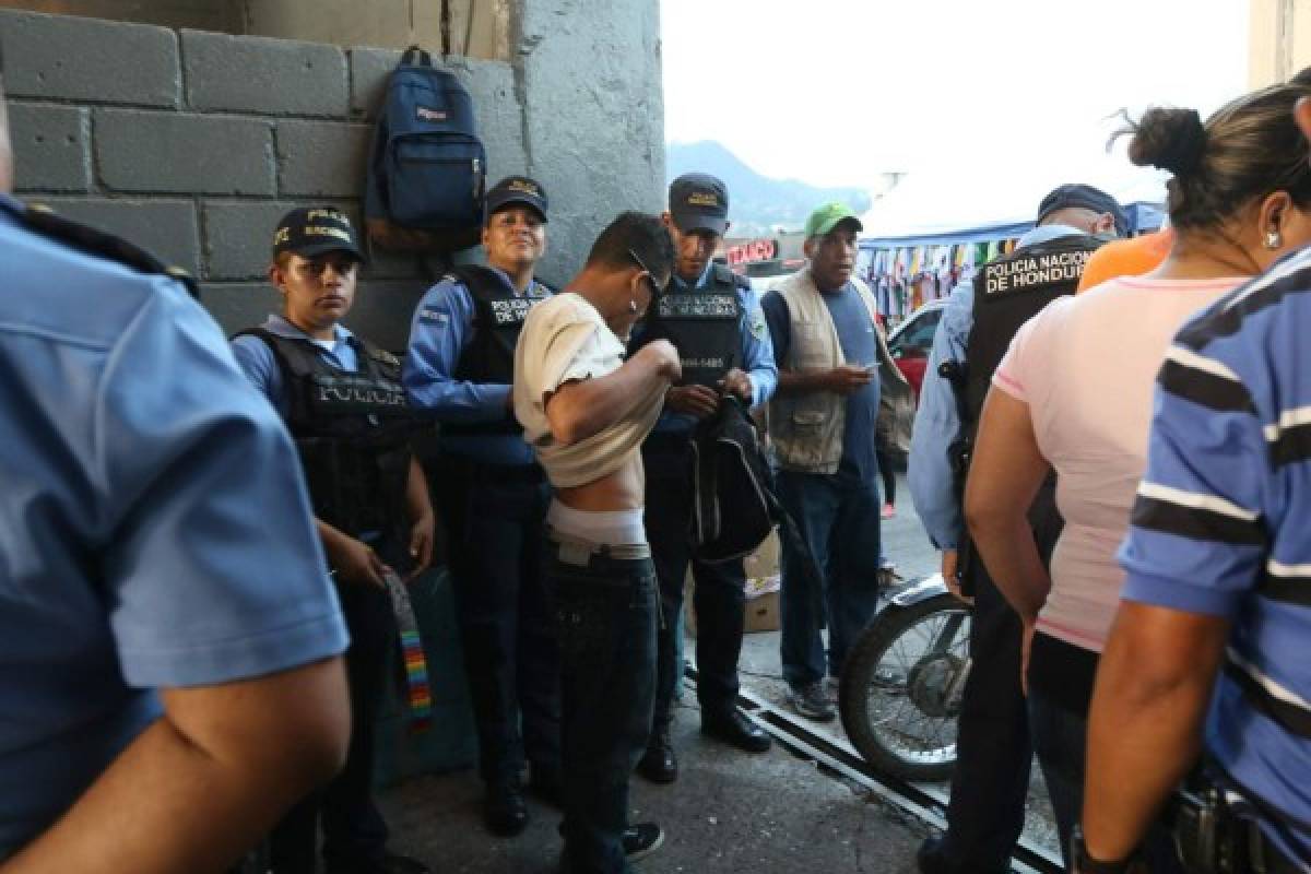 ¡BRUTAL! Las barras de Olimpia y Motagua protagonizan pelea campal