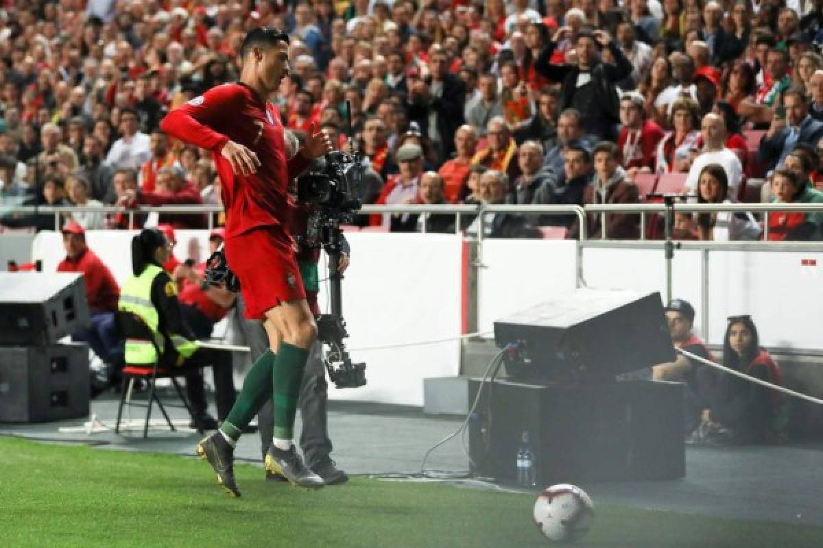 FOTOS: El dolor y frustración de Cristiano Ronaldo tras su lesión con Portugal