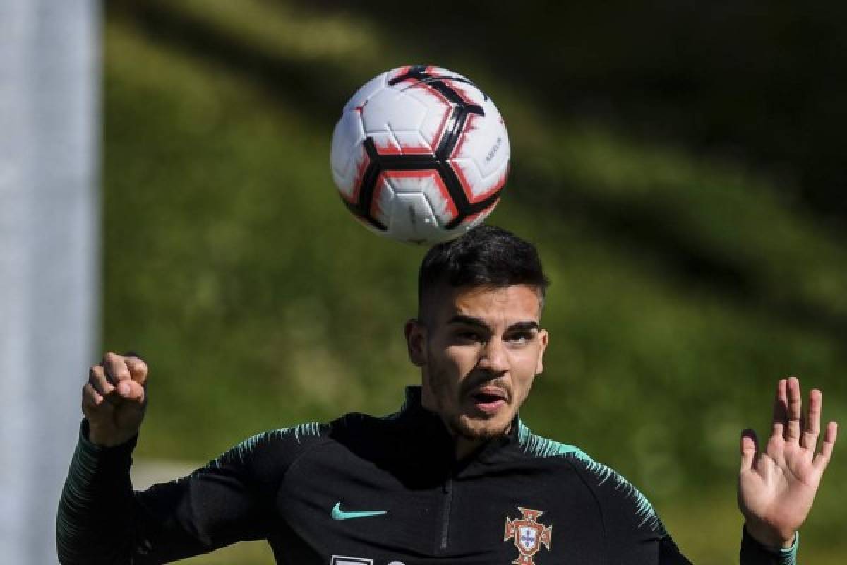 FOTOS: El chico debutante, la charla del capitán y el buen ambiente, así fue la vuelta de Cristiano con Portugal