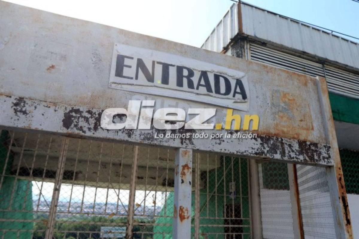 El feo y abandonado estadio donde entrena Honduras en Cuernavaca