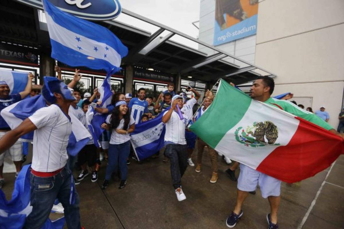 Increíble nocaut a un catracho tras el Honduras-México en Houston