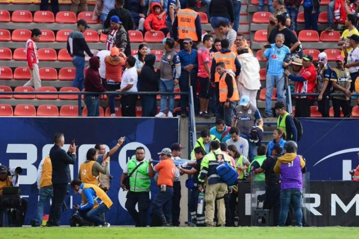 ¡Lamentable! Suspenden partido en México por batalla campal en el estadio de San Luis