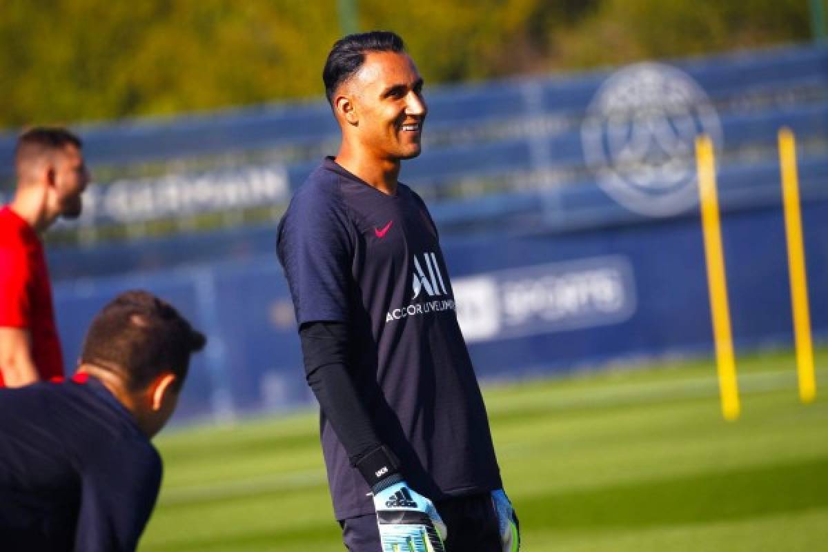 Así recibieron a Keylor Navas en el PSG: El abrazo de Di María y sus primeras atajadas