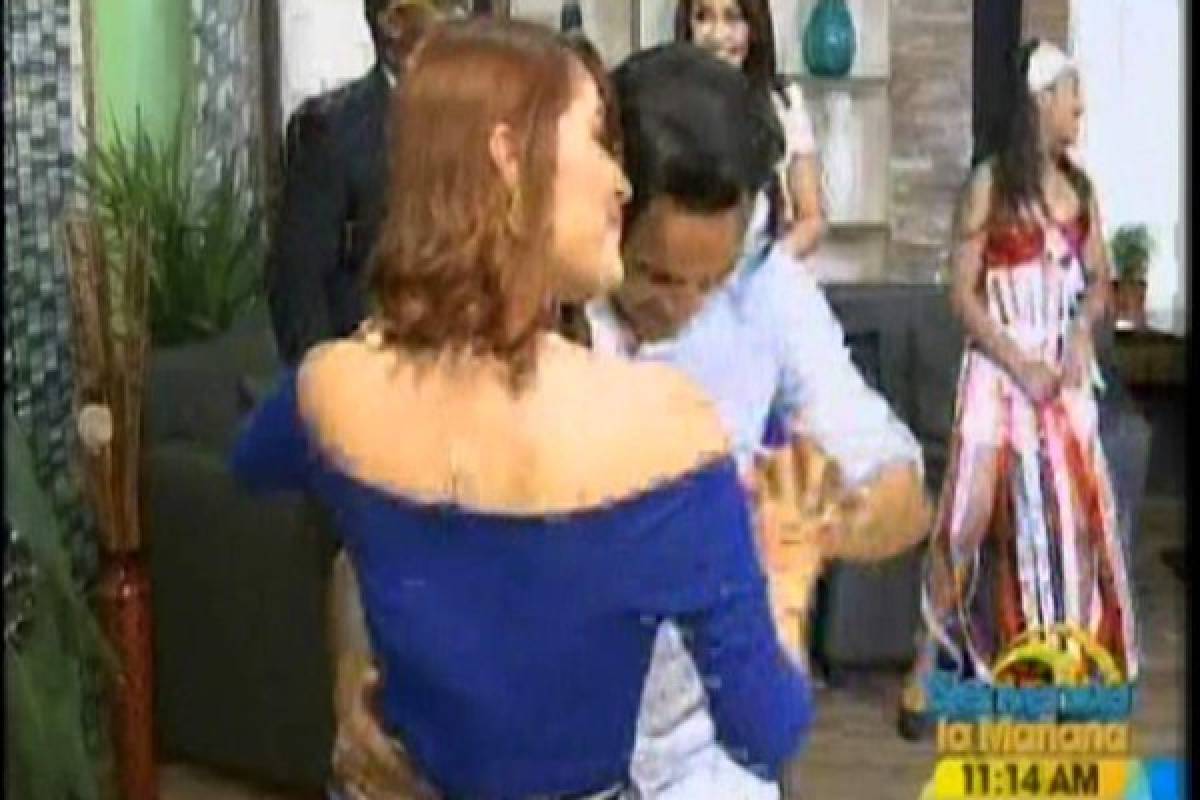 Rambo de León se pone bailar bachata en un programa de TV