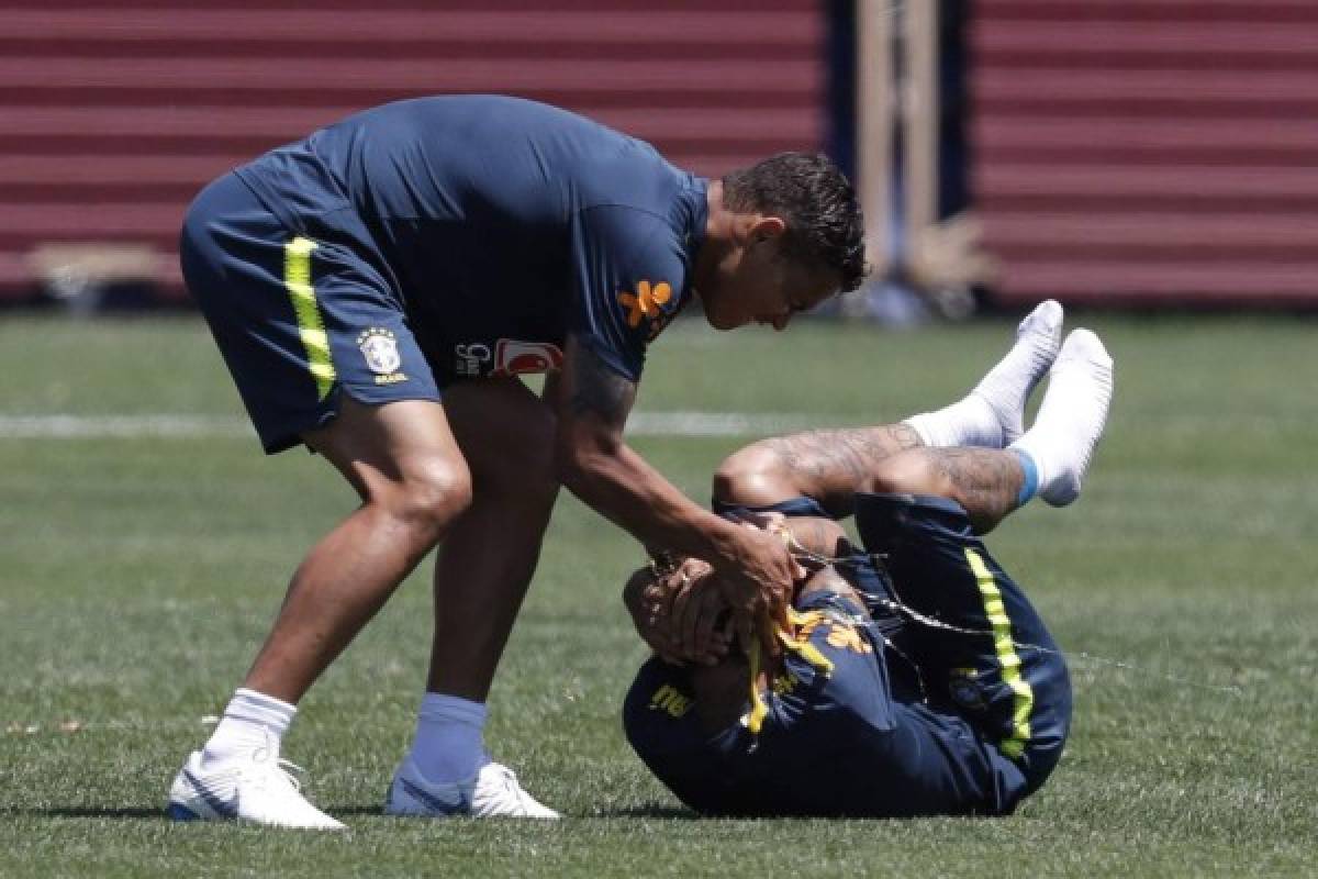 El ataque con huevos de Neymar a Coutinho en el entrenamiento de Brasil en Rusia