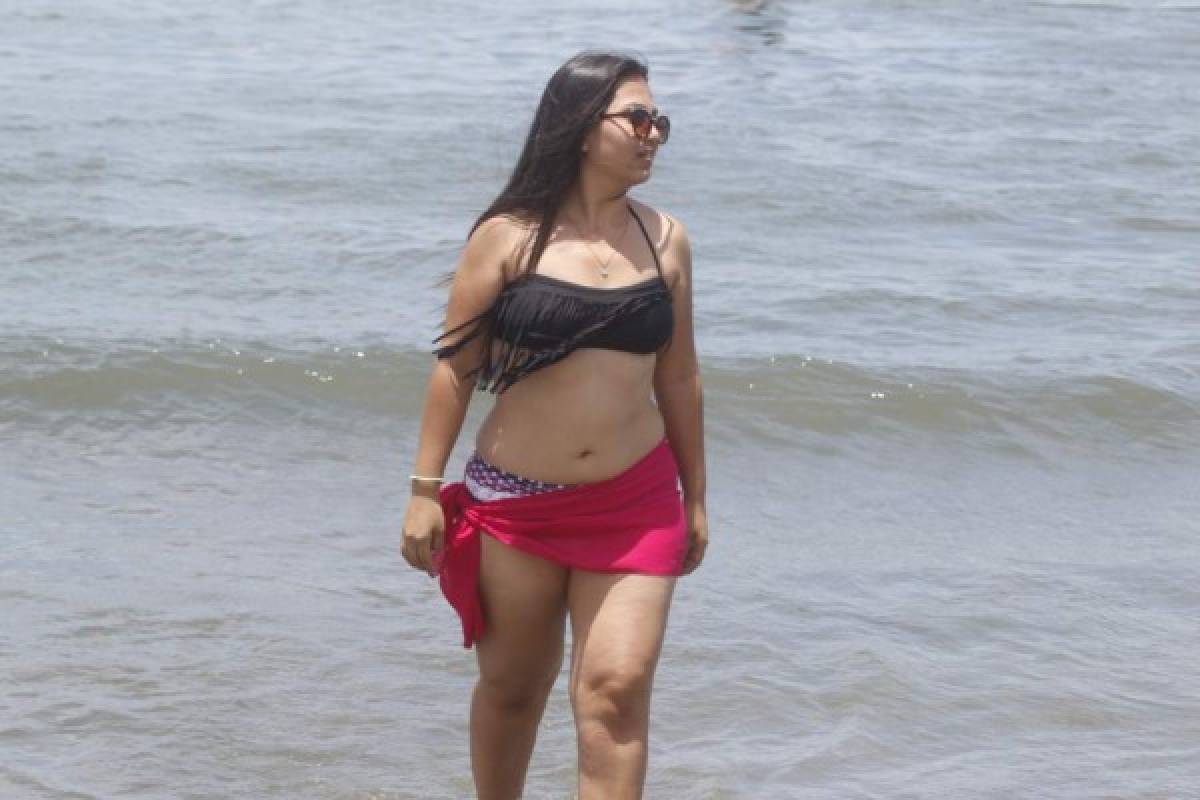 ¡Qué calor! Las playas de Honduras se llenaron de mujeres hermosas