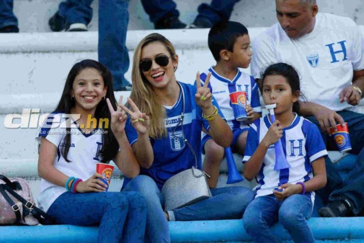 ¡Pura lindura! Las bellas catrachas en el juego de Honduras ante Chile en el Olímpico