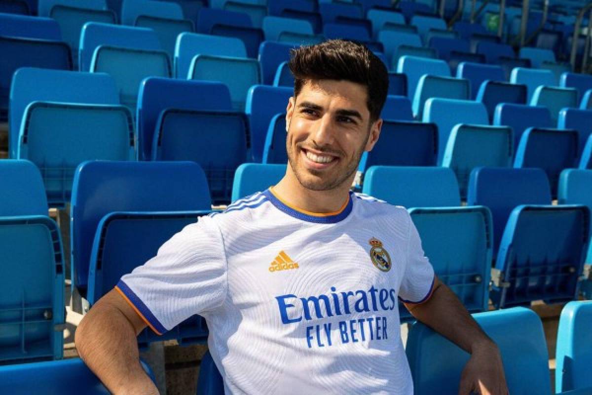 Con nuevo escudo y un crack no aparece: Real Madrid presenta sus camisetas para la temporada 2021-22