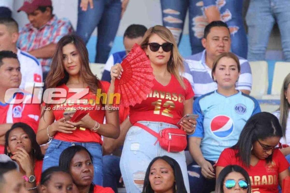 Modelos, aficionadas y esposas de jugadores, entre las chicas de la final Olimpia-Motagua