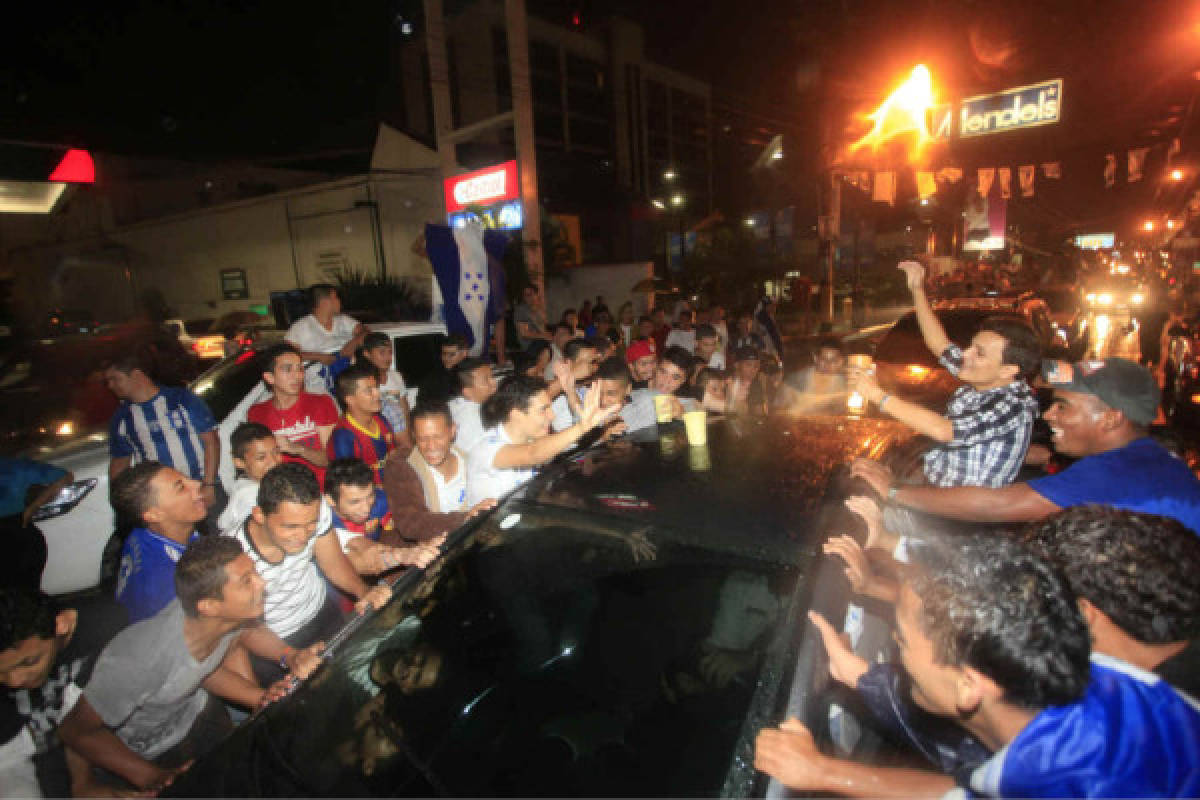 Honduras celebra en las calles el Aztecazo