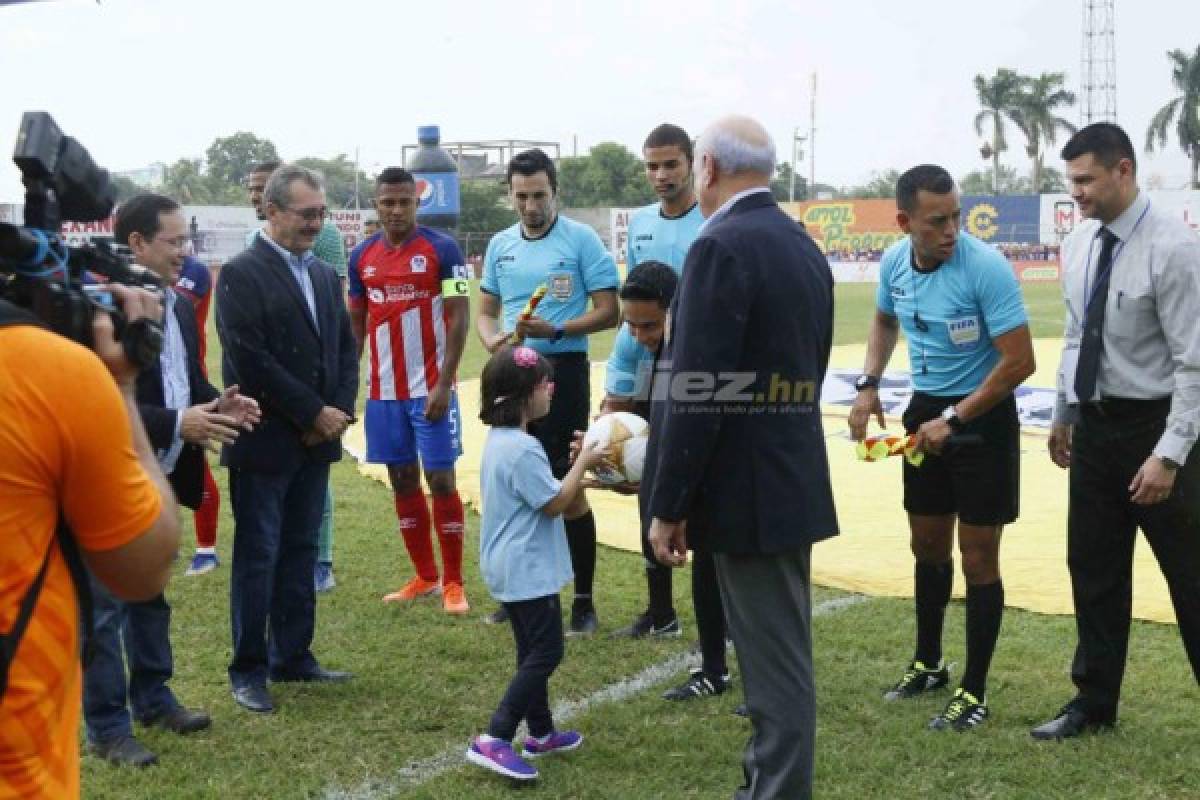 NO VISTE EN TV: El penal a Michaell Chirinos, actos protocolarios y vómito de Ferrari